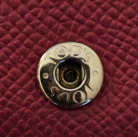 TOD’S Long Flap Continental wallet in Deep Pink. Made in Italy. - Picture 10 of 14